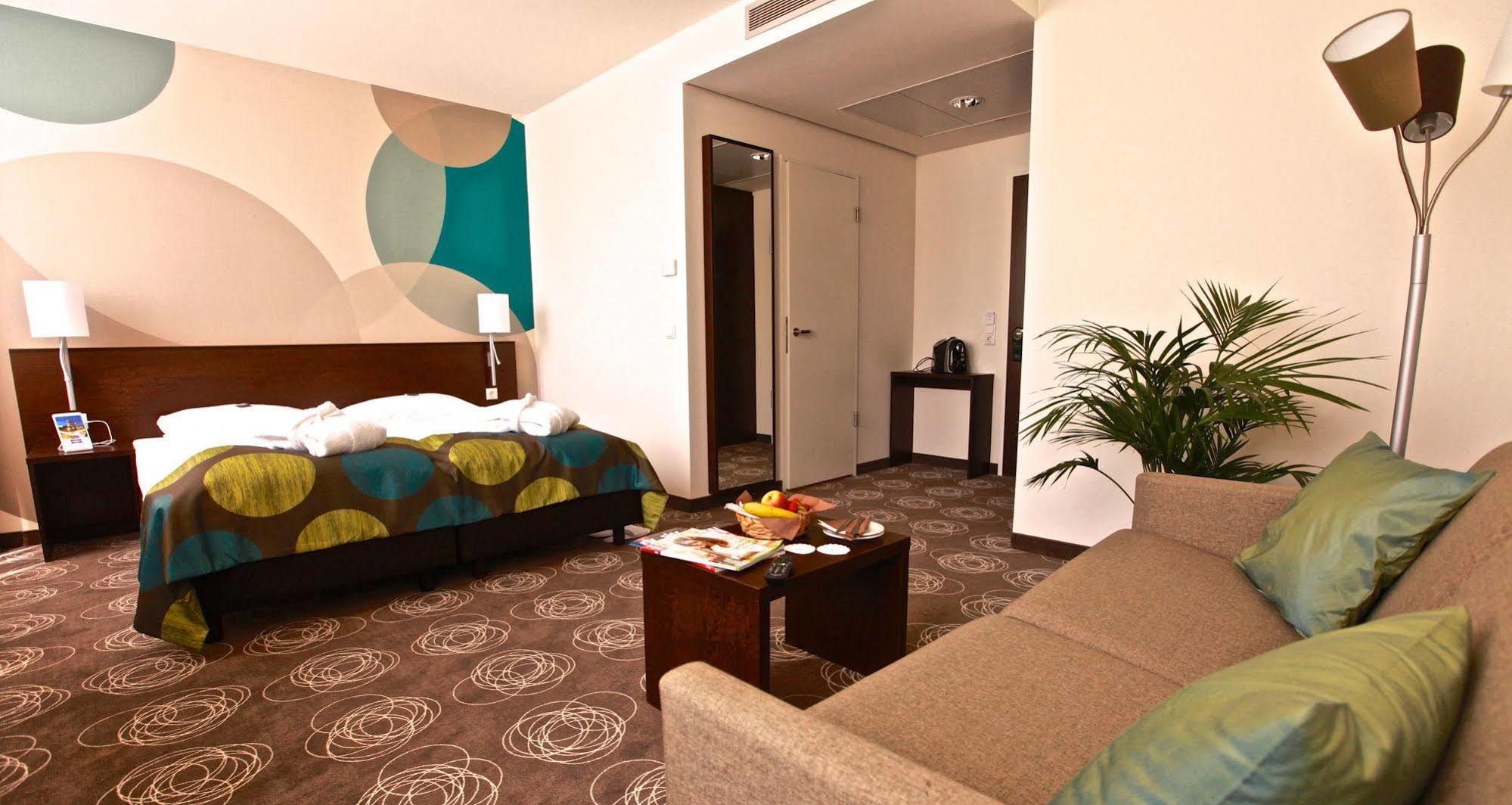 Webers - Das Hotel Im Ruhrturm Essen Ngoại thất bức ảnh
